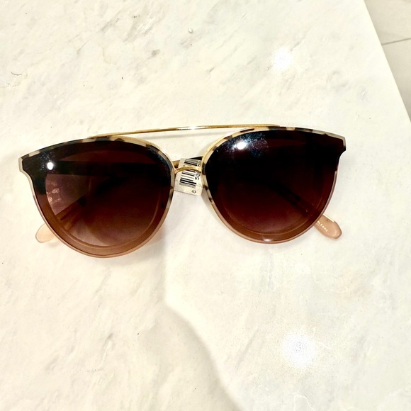 KREWE Clio Nylon Matte Oyster to Petal 24K Tortoiseshell Sunglasses - NEW - Picture 2 of 3